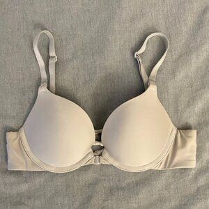 Victoria's Secret Push-Up Bra Front Closure Bra - Size 32A in Silver